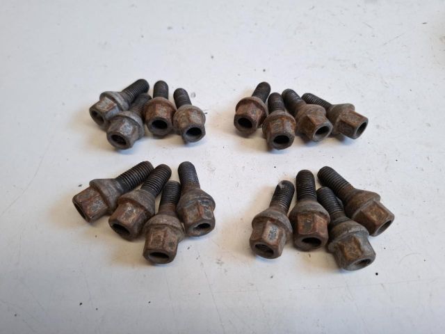 bontott DACIA LODGY Kerék Csavar Szett