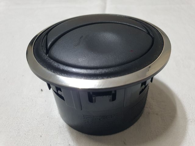 bontott DACIA LODGY Középső Szellőző