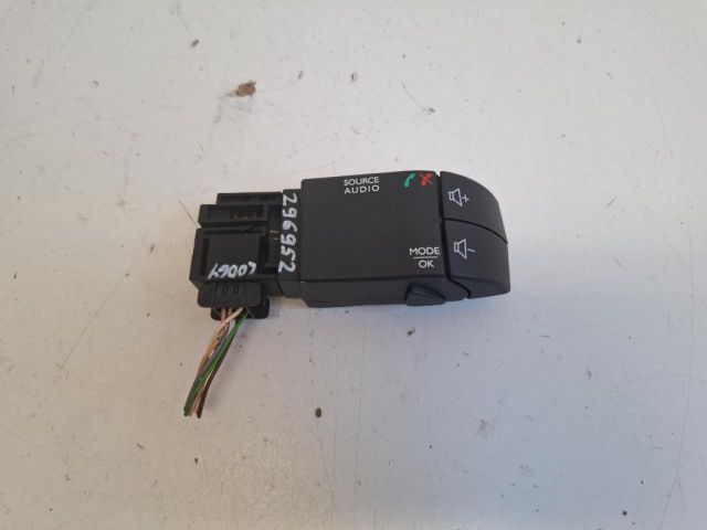 bontott DACIA LODGY Rádió / CD Kapcsoló