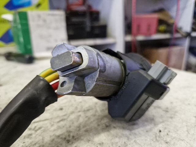 bontott DACIA LOGAN Gyújtáskapcsoló