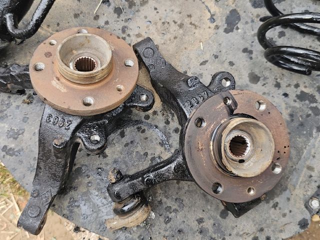 bontott DACIA LOGAN Jobb első Csonkállvány Kerékaggyal