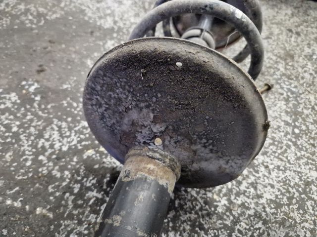 bontott DACIA LOGAN Jobb első Gólyaláb (Lengécsillapító, Rugó)