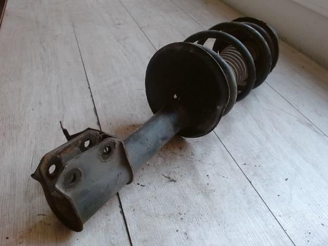 bontott DACIA LOGAN Jobb első Gólyaláb (Lengécsillapító, Rugó)