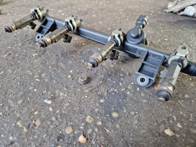 bontott DACIA LOGAN Porlasztó Sor / Híd