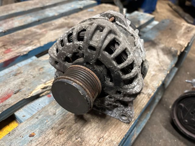 bontott DACIA LOGAN Generátor