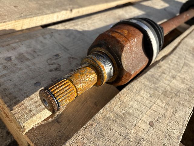 bontott DACIA LOGAN Jobb Féltengely