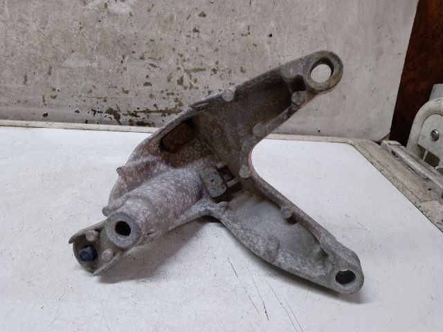 bontott DACIA LOGAN Motor Tartó Bak Bal