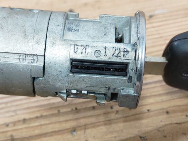 bontott DACIA LOGAN Gyújtáskapcsoló