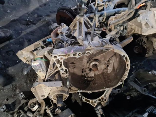 bontott DACIA LOGAN Váltó (Mechanikus)