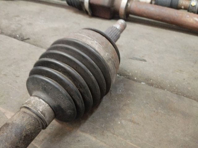 bontott DACIA LOGAN Bal Féltengely