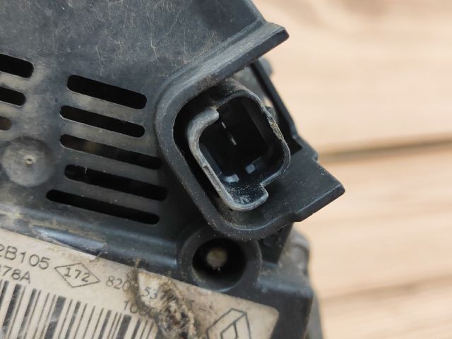 bontott DACIA LOGAN Generátor