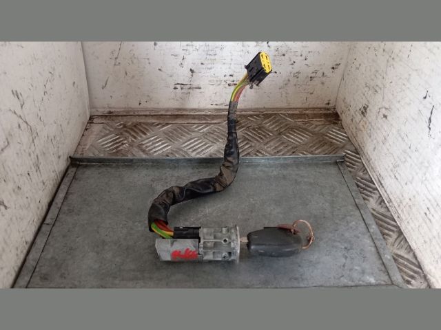 bontott DACIA LOGAN Gyújtáskapcsoló