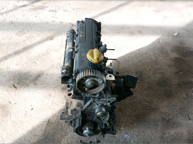 bontott DACIA LOGAN Motor (Fűzött blokk hengerfejjel)