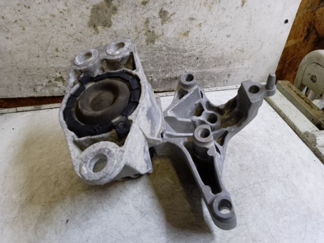 bontott DACIA LOGAN Motor Tartó Bak (Fém)