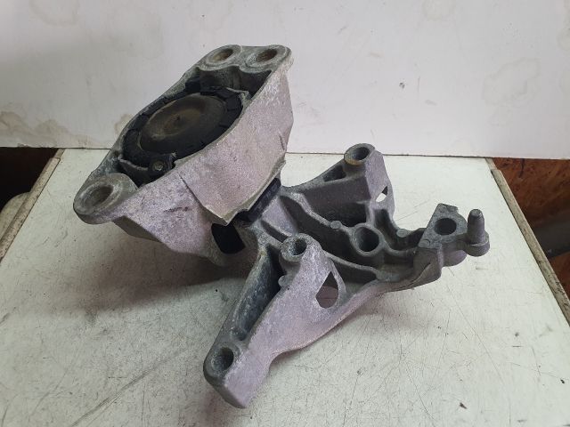 bontott DACIA LOGAN Motor Tartó Bak (Fém)