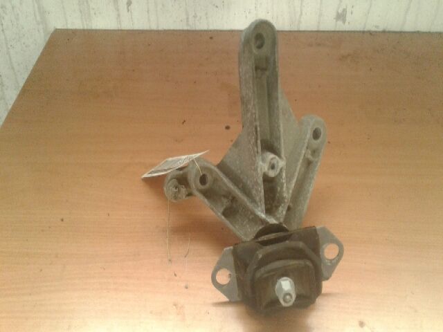 bontott DACIA LOGAN Motor Tartó Bak Bal