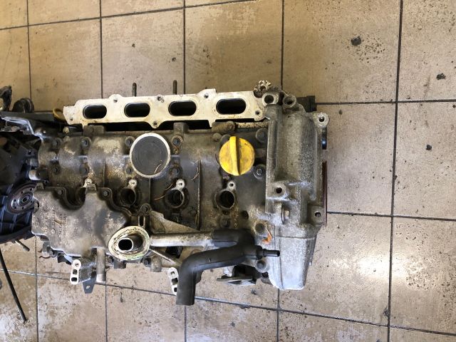 bontott DACIA LOGAN Motor (Fűzött blokk hengerfejjel)