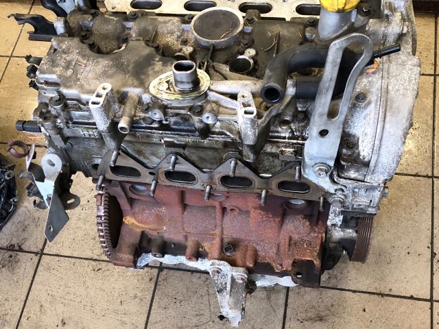 bontott DACIA LOGAN Motor (Fűzött blokk hengerfejjel)