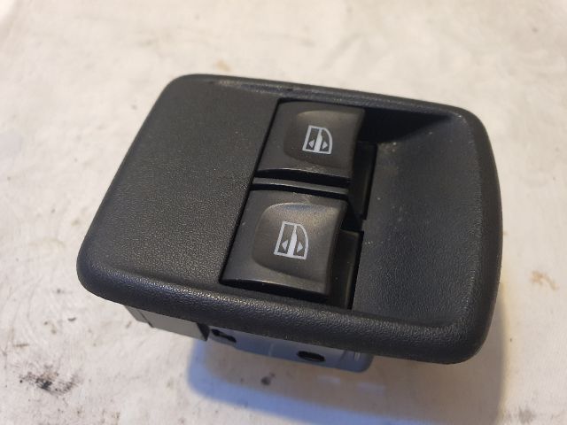 bontott DACIA LOGAN Ablakemelő Kapcsoló Négyes / Kettes