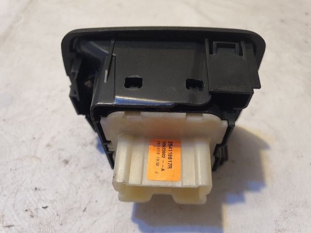 bontott DACIA LOGAN Ablakemelő Kapcsoló Négyes / Kettes