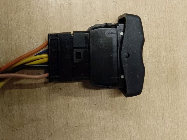 bontott DACIA LOGAN Ablakemelő Kapcsoló (Pozíciófüggetlen)