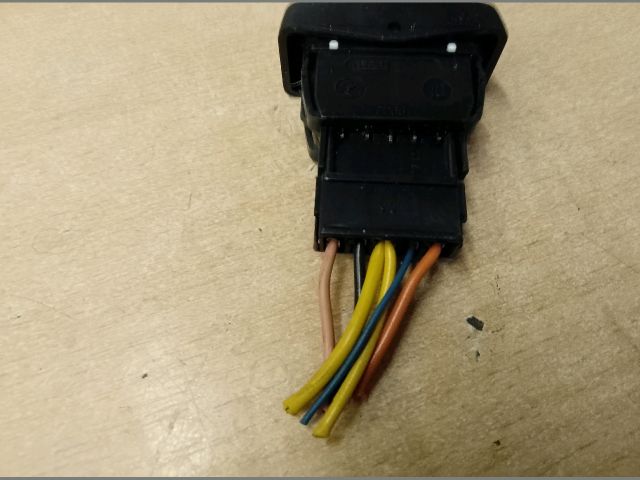 bontott DACIA LOGAN Ablakemelő Kapcsoló (Pozíciófüggetlen)