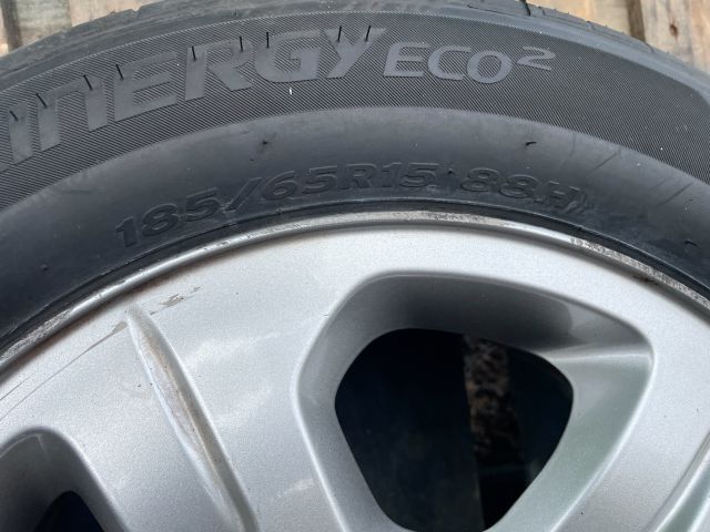 bontott DACIA LOGAN Alufelni Szett Gumival