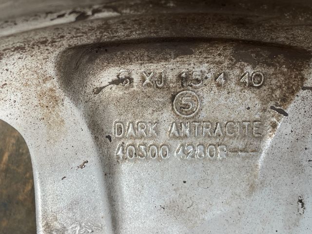 bontott DACIA LOGAN Alufelni Szett Gumival