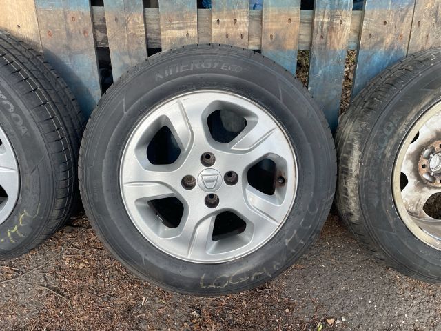bontott DACIA LOGAN Alufelni Szett Gumival