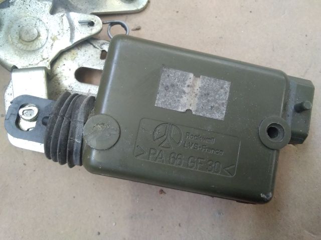 bontott DACIA LOGAN Bal Csomagtérajtó Zárszerkezet