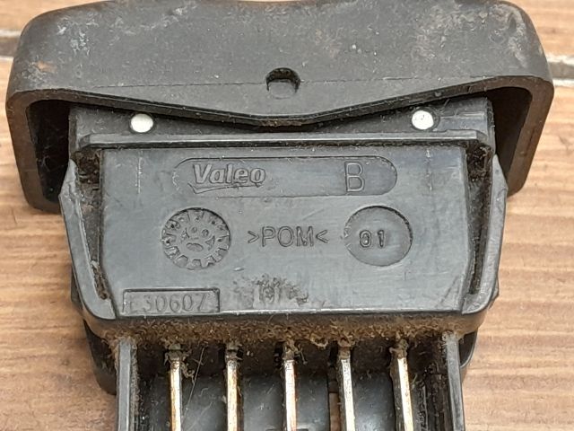 bontott DACIA LOGAN Bal első Ablakemelő Kapcsoló