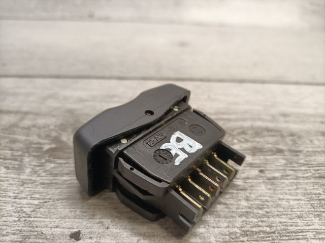 bontott DACIA LOGAN Bal első Ablakemelő Kapcsoló