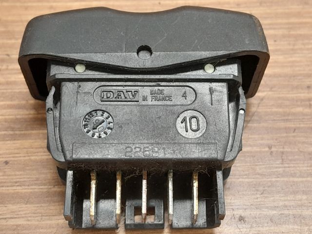 bontott DACIA LOGAN Bal első Ablakemelő Kapcsoló