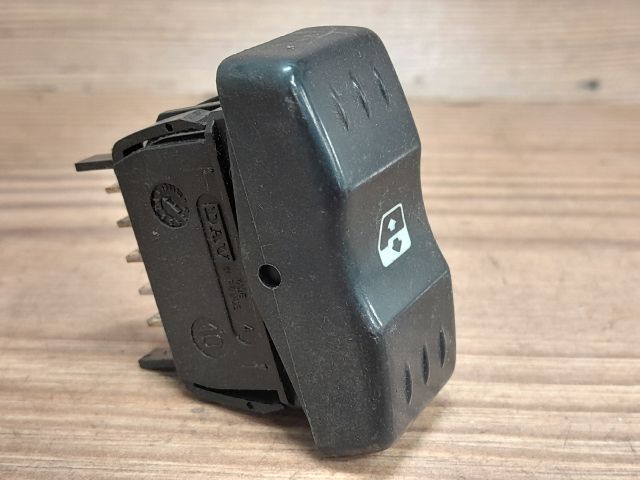 bontott DACIA LOGAN Bal első Ablakemelő Kapcsoló