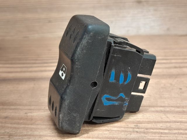 bontott DACIA LOGAN Bal első Ablakemelő Kapcsoló