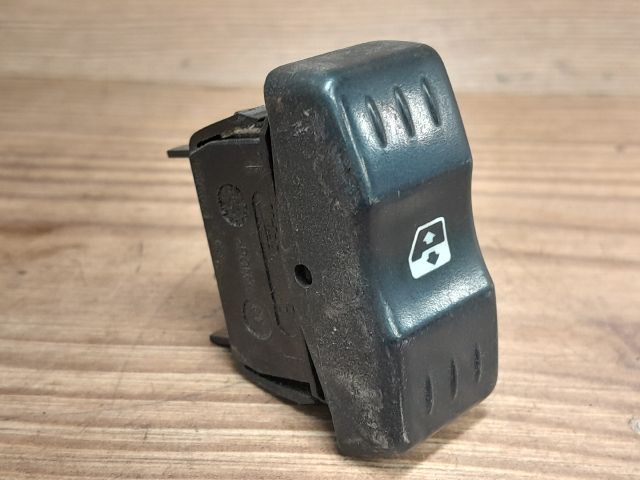 bontott DACIA LOGAN Bal első Ablakemelő Kapcsoló