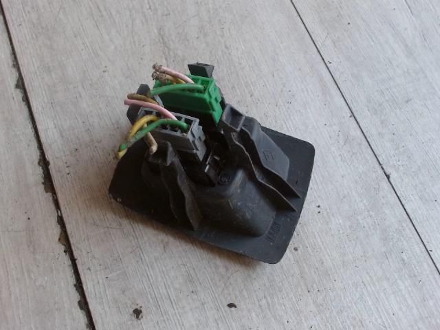 bontott DACIA LOGAN Bal első Ablakemelő Kapcsoló