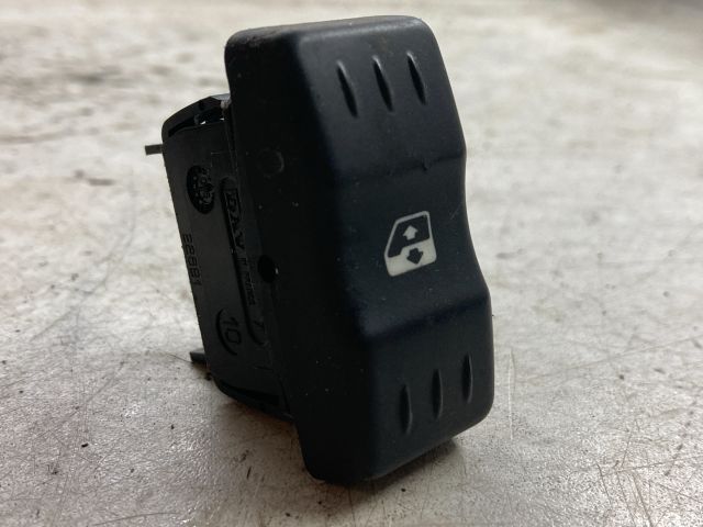 bontott DACIA LOGAN Bal első Ablakemelő Kapcsoló