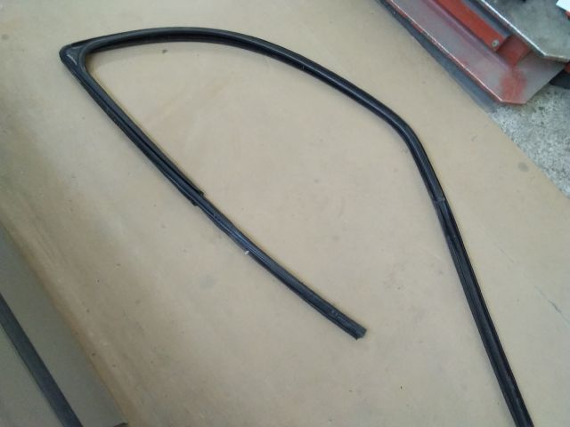 bontott DACIA LOGAN Bal első Ablakvezető Gumi