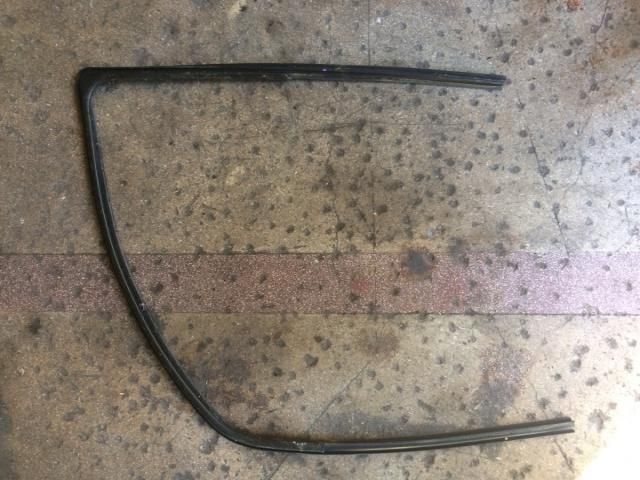 bontott DACIA LOGAN Bal első Ablakvezető Gumi