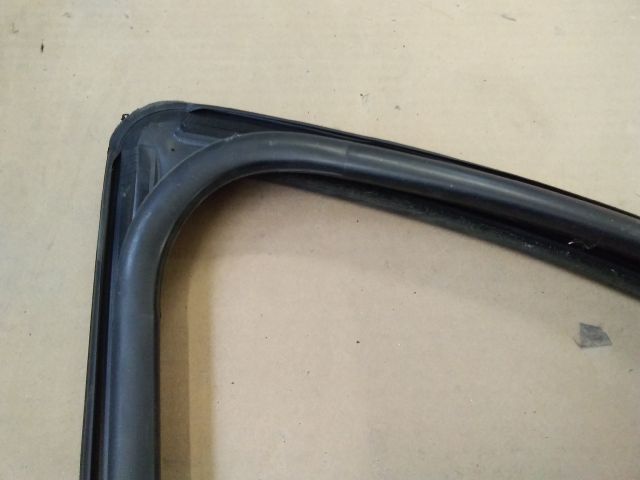 bontott DACIA LOGAN Bal első Ablakvezető Gumi