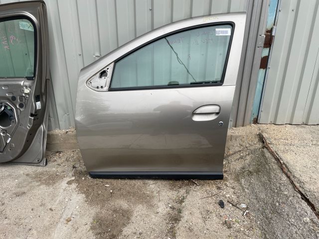 bontott DACIA LOGAN Bal első Ajtó (Részeivel)