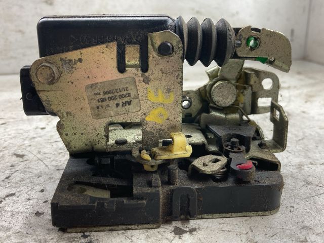 bontott DACIA LOGAN Bal első Ajtózár