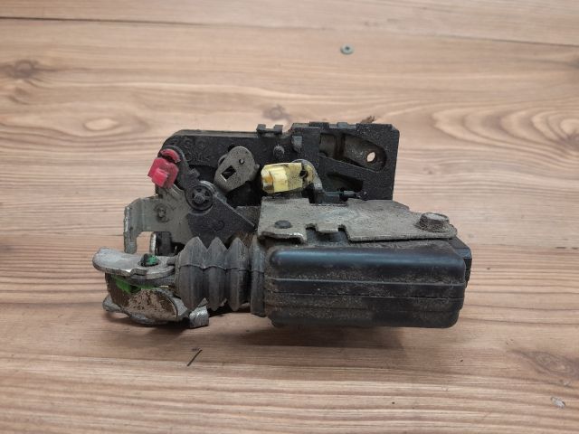 bontott DACIA LOGAN Bal első Ajtózár