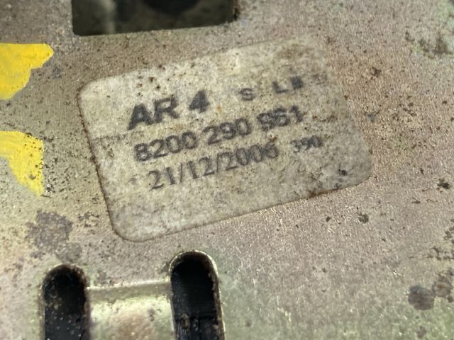 bontott DACIA LOGAN Bal első Ajtózár