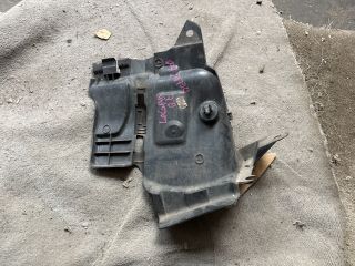 bontott DACIA LOGAN Bal első Dobbetét (Kerékjárati, Műanyag)