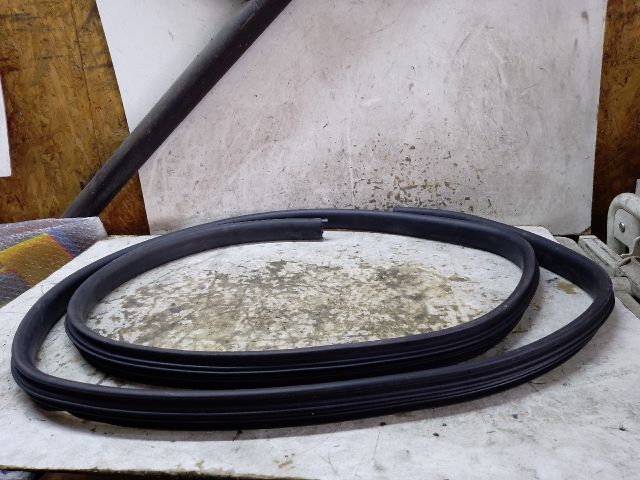 bontott DACIA LOGAN Bal első Gumikéder