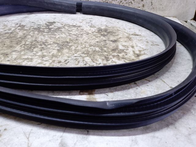 bontott DACIA LOGAN Bal első Gumikéder