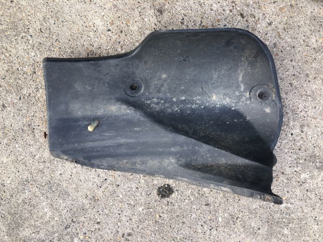 bontott DACIA LOGAN Bal első Hátsó Dobbetét (Kerékjárati, Műanyag)