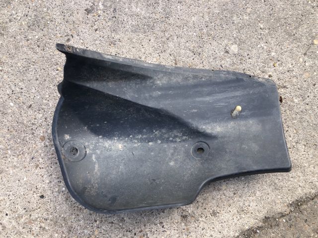 bontott DACIA LOGAN Bal első Hátsó Dobbetét (Kerékjárati, Műanyag)